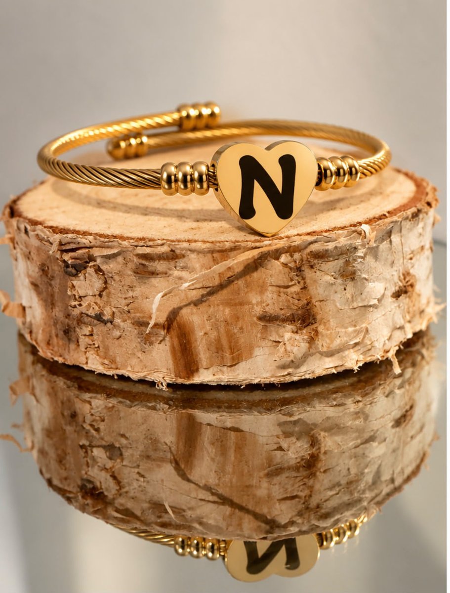 Gouden armband met de letter N op het hartje
